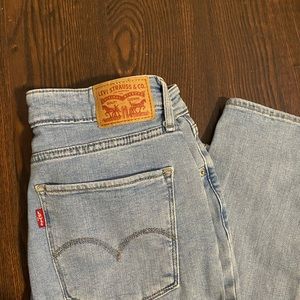 Levi High Rise Jeans
